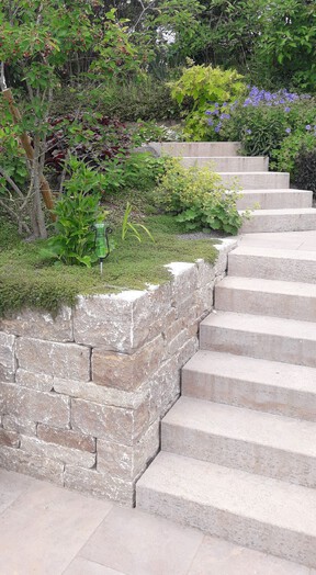 Scheuermann-Naturstein-Showroom-Blockstufen-48